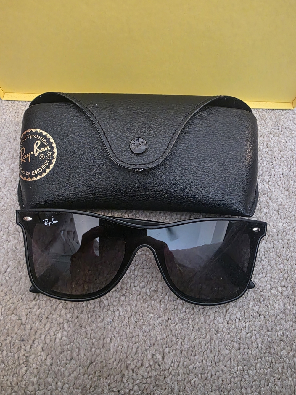 Ray-Ban Men's Black Frame Sunglasses with Black Lenses and Case